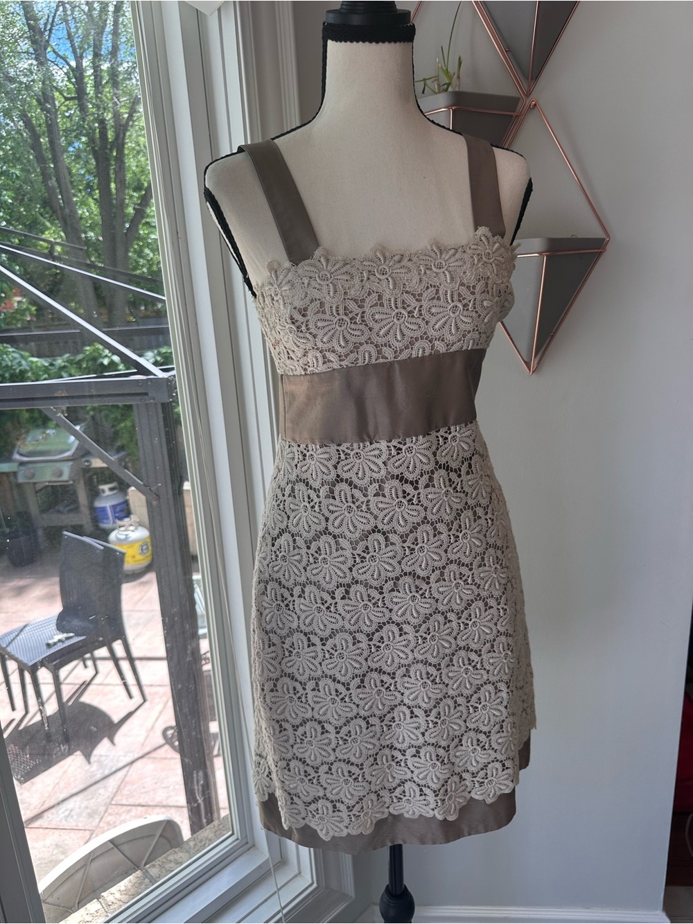 VINTAGE VALENTINO RED Sleeveless Lace-Overlay Dress in Taupe Cream Raw Silk Sz 2